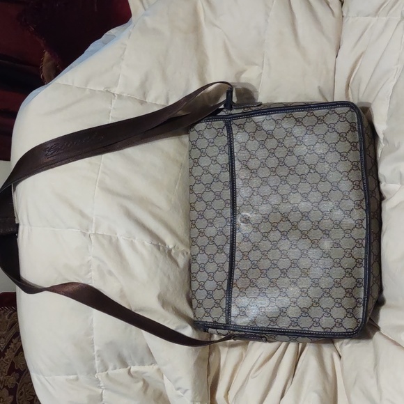 100% authentic Gucci magnet snaps Messenger Bag! - Picture 3 of 11